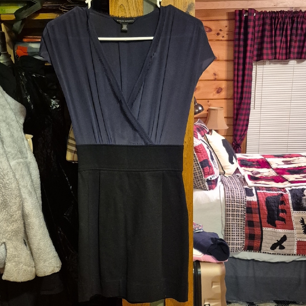 Banana Republic Black and Navy Dress. Size 00 petite.